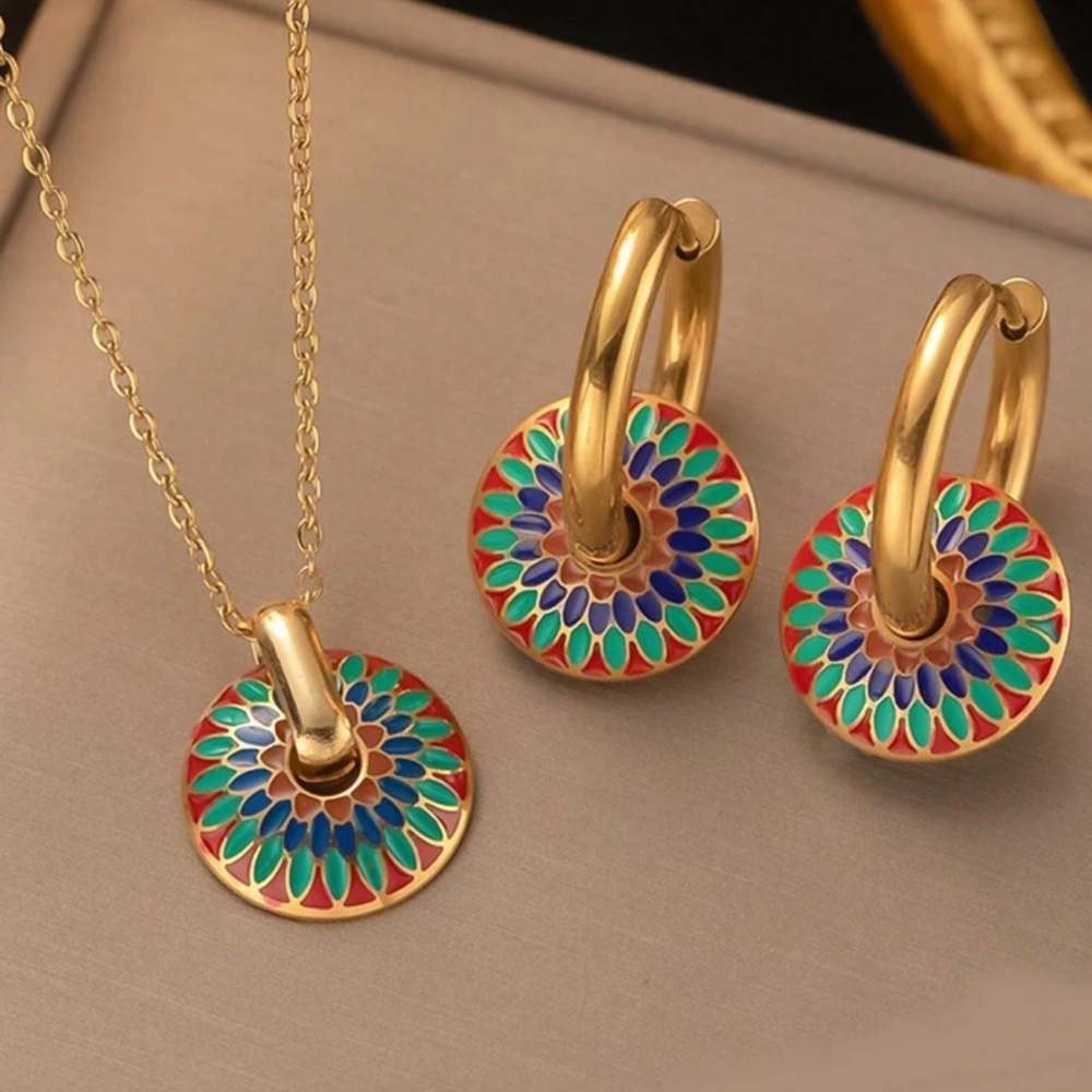Gold and Green Swirl Pattern Earrings - Picture 5 of 15